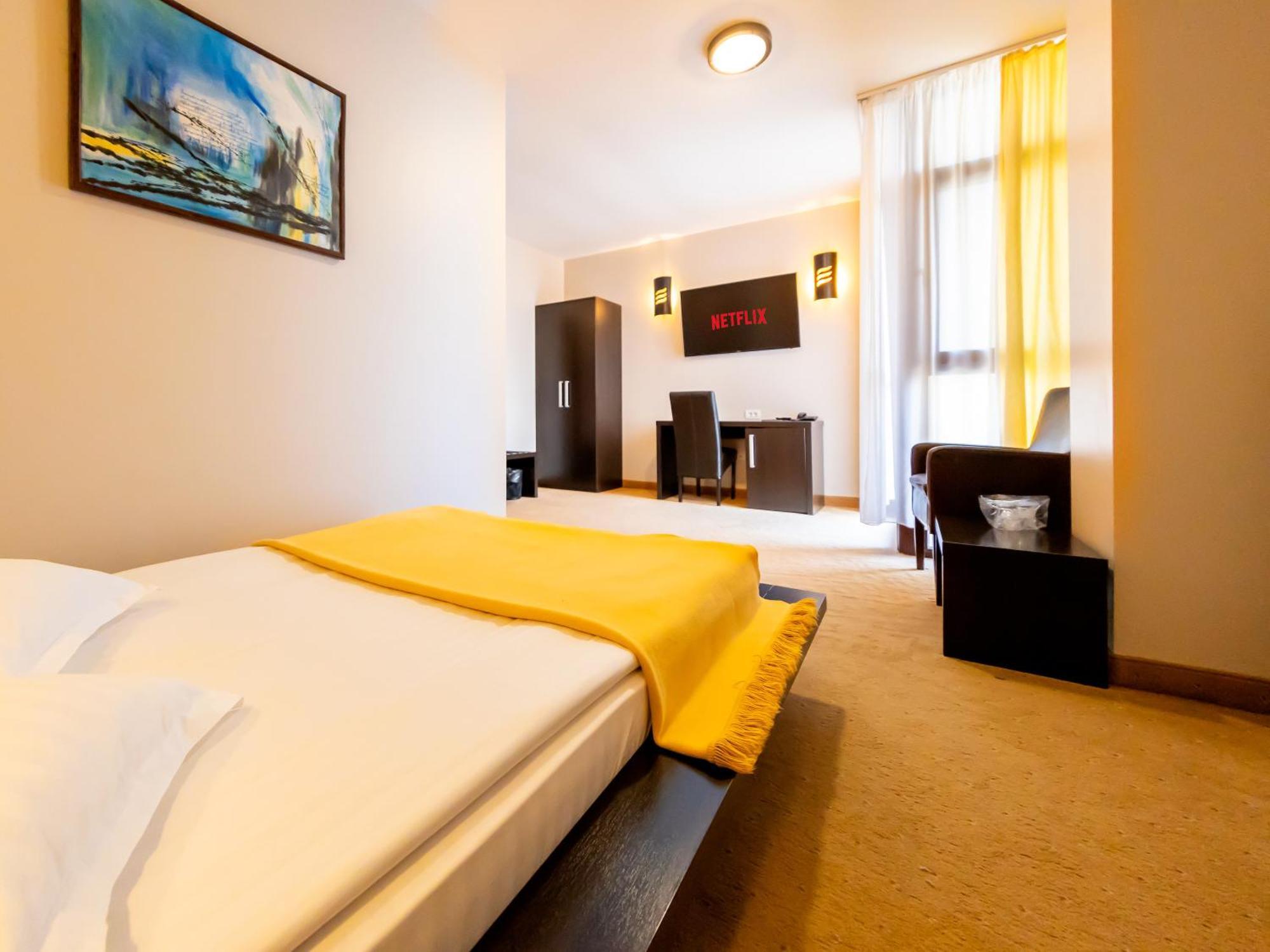 Maxim Hotel 3*